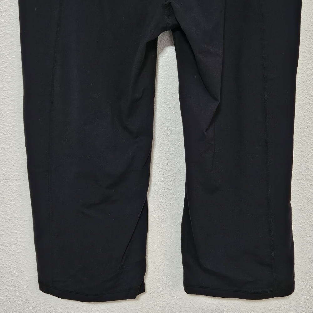 Athleta capri pants with front pockets and zip pocket back of pants size medium - Picture 7 of 13